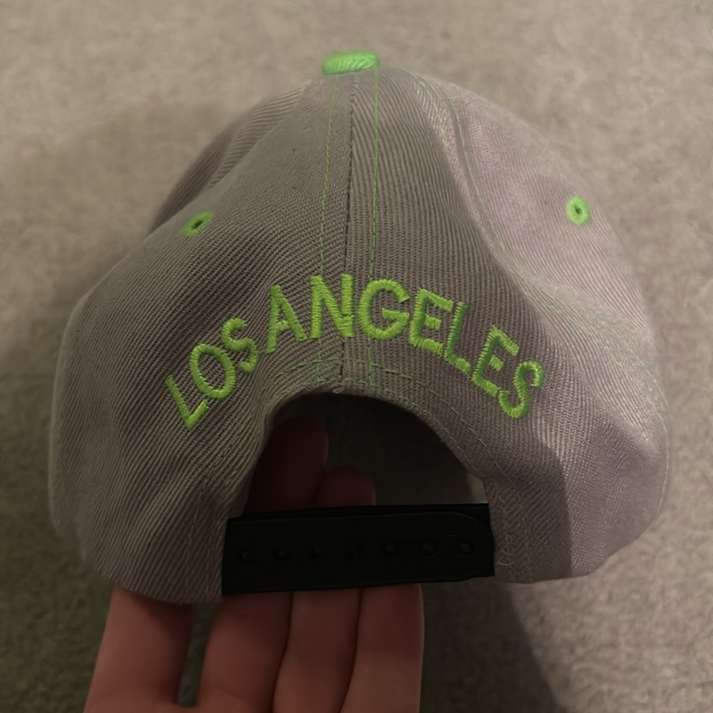 LA hat - Picture 3 of 3